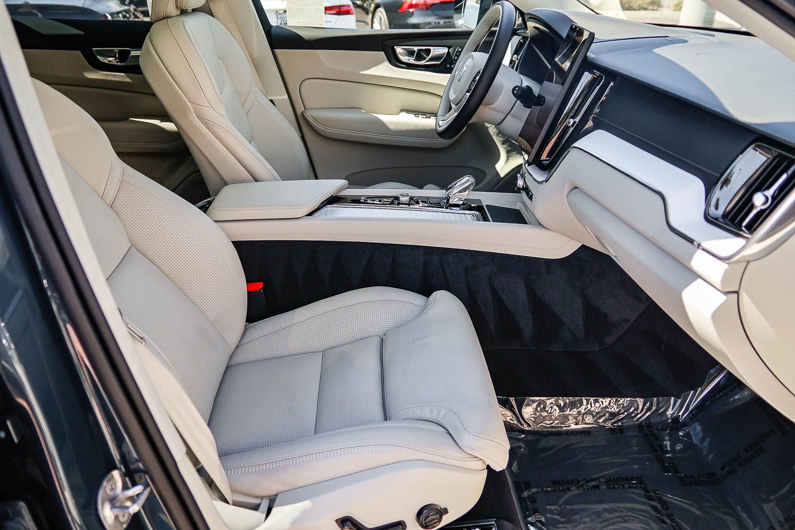 Used 2026 Volvo XC60 B5 Ultra w/ Protection Package Premier image 19