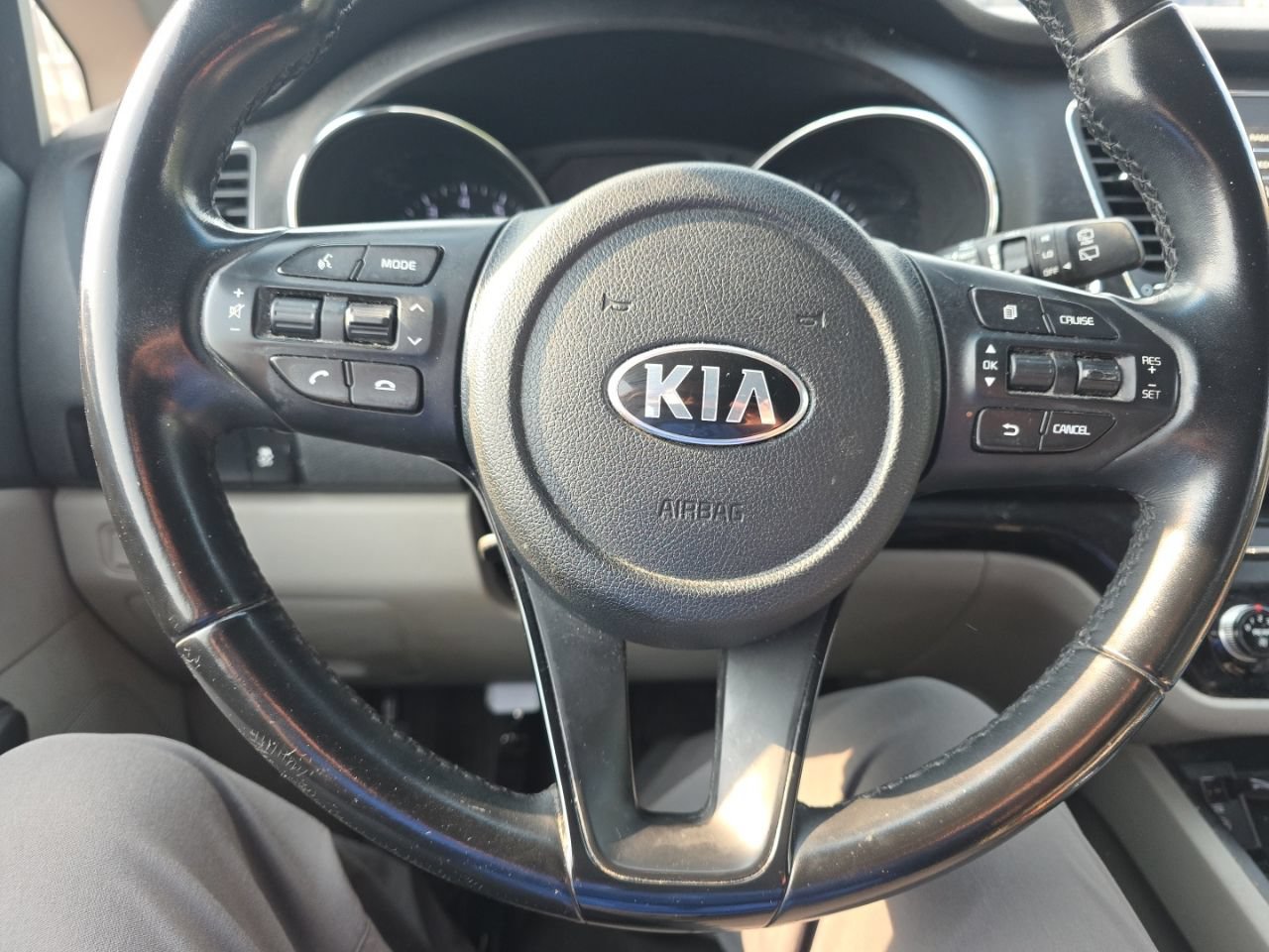 Used 2019 Kia Sedona EX FWD image 9