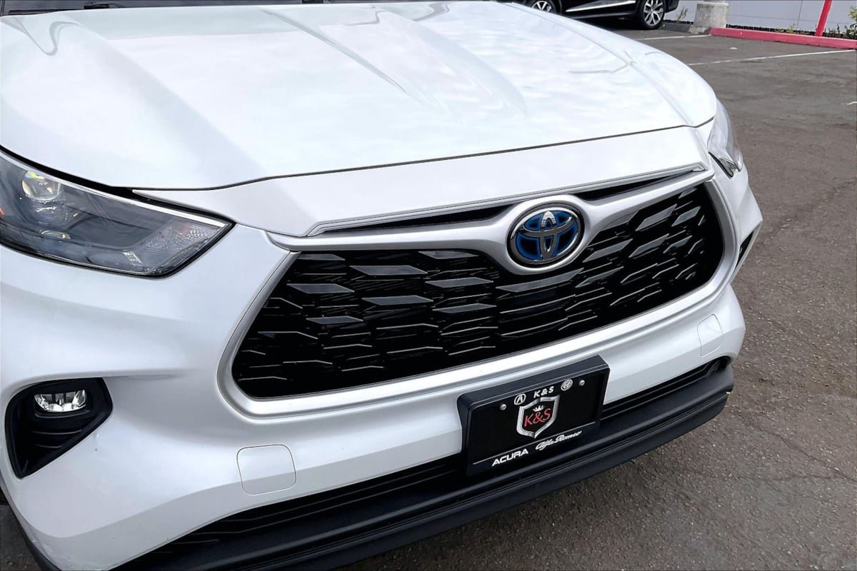 Used 2022 Toyota Highlander XLE AWD/4WD image 4
