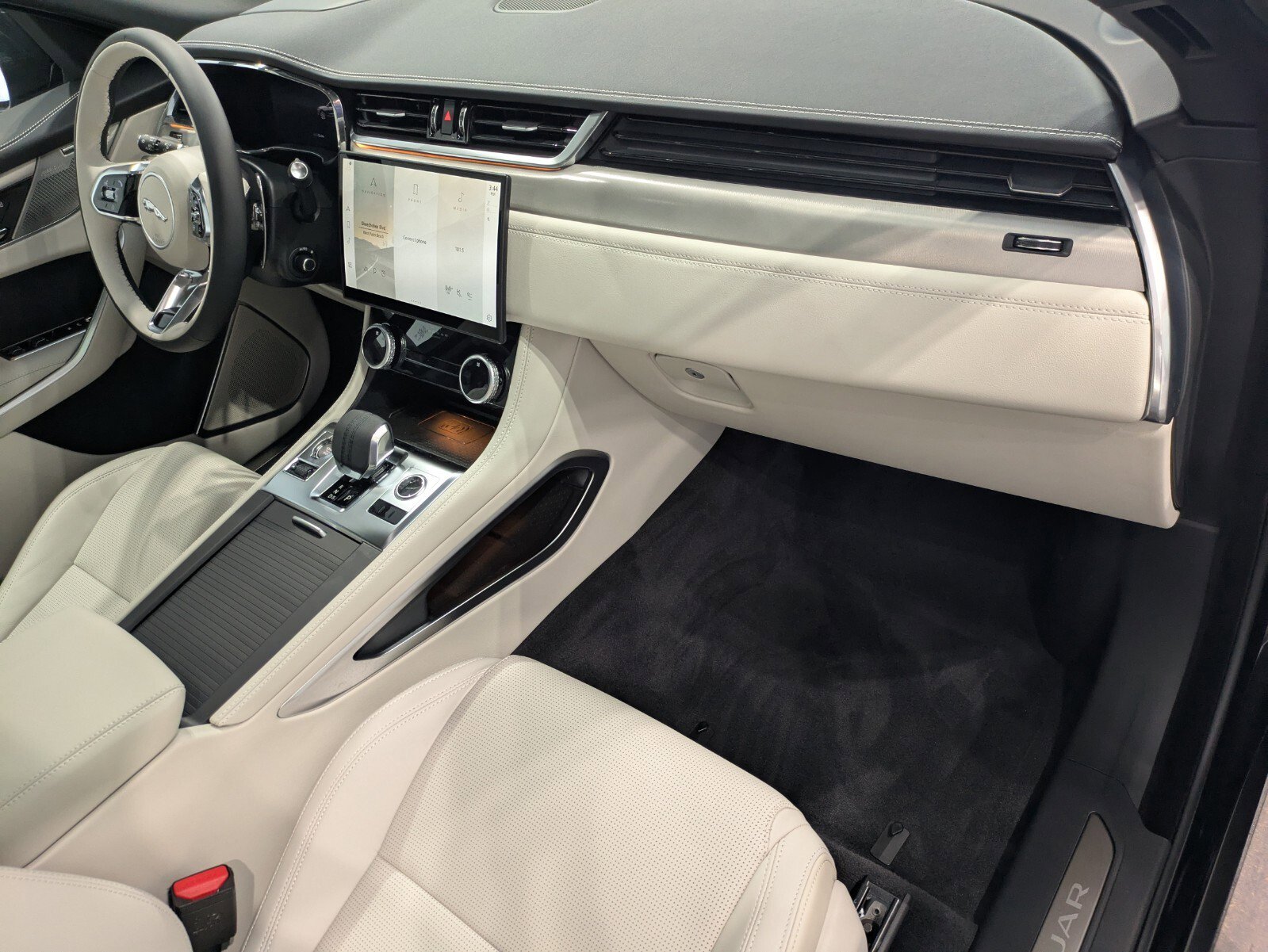 New 2026 Jaguar F-PACE R-Dynamic S image 24