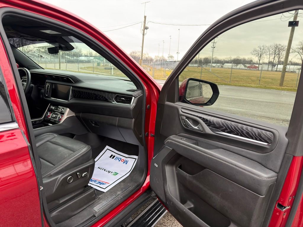 Used 2023 GMC Yukon XL Denali w/ Denali Reserve Package image 25