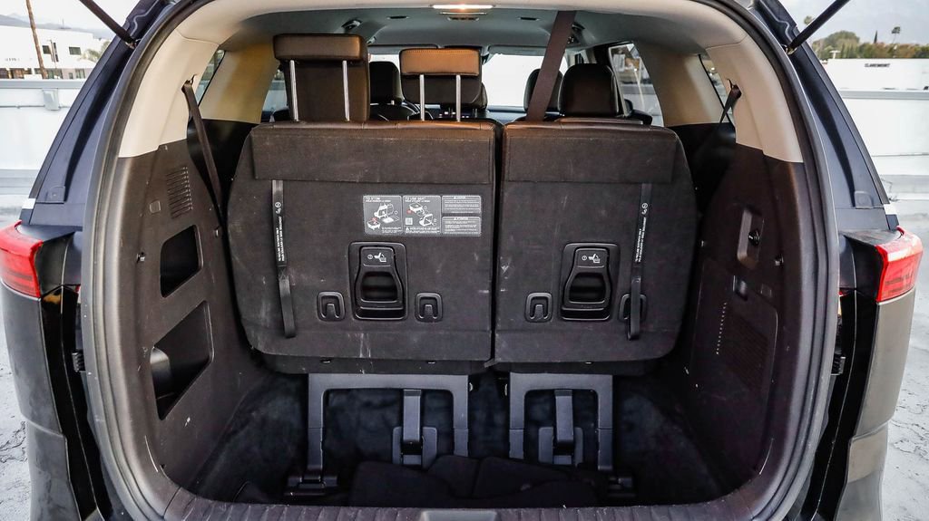 Used 2024 Kia Carnival LX image 31