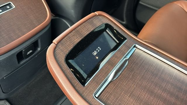 Used 2025 Lincoln Navigator Reserve AWD/4WD image 9