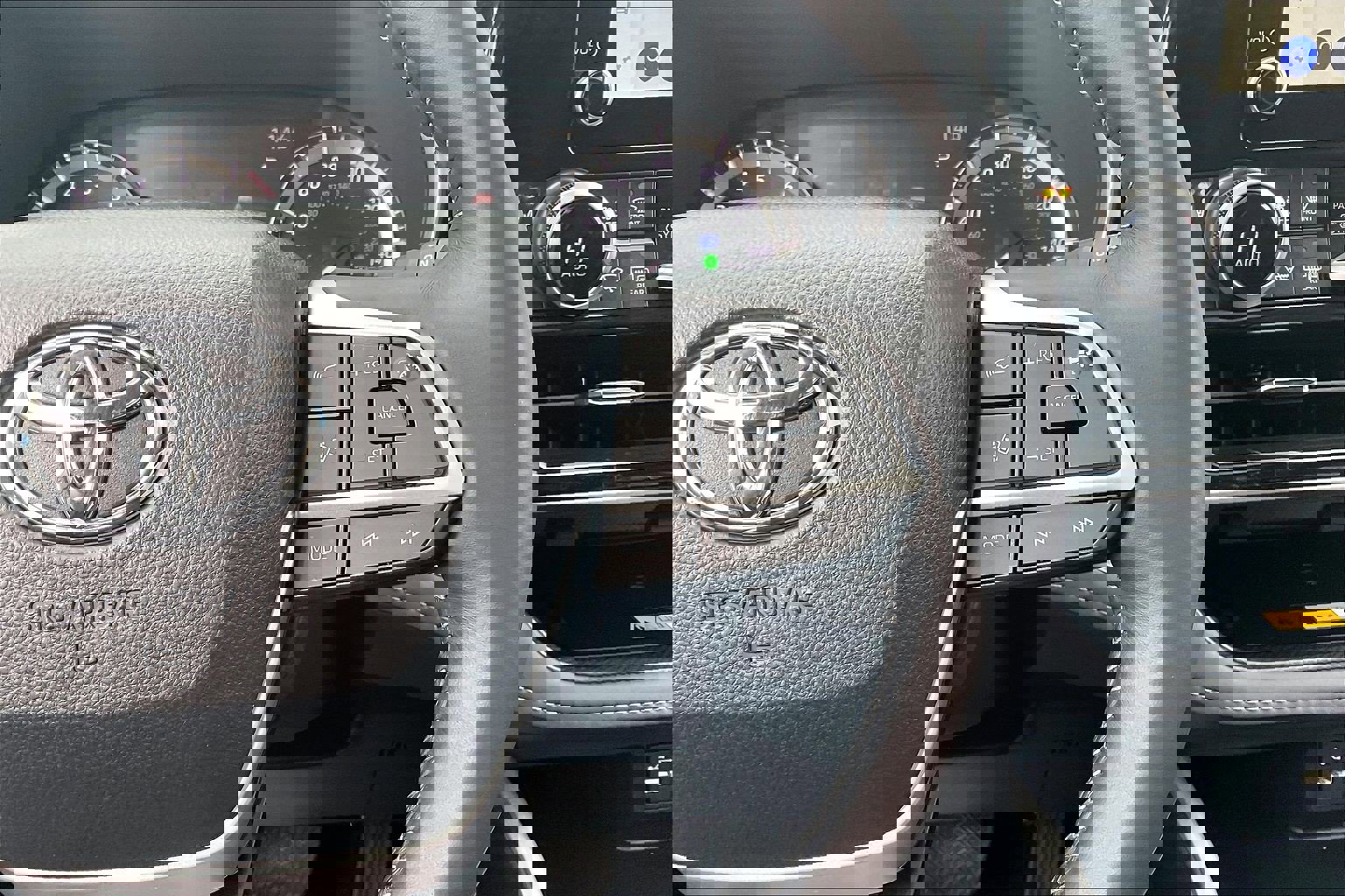 Used 2025 Toyota Highlander XLE image 24