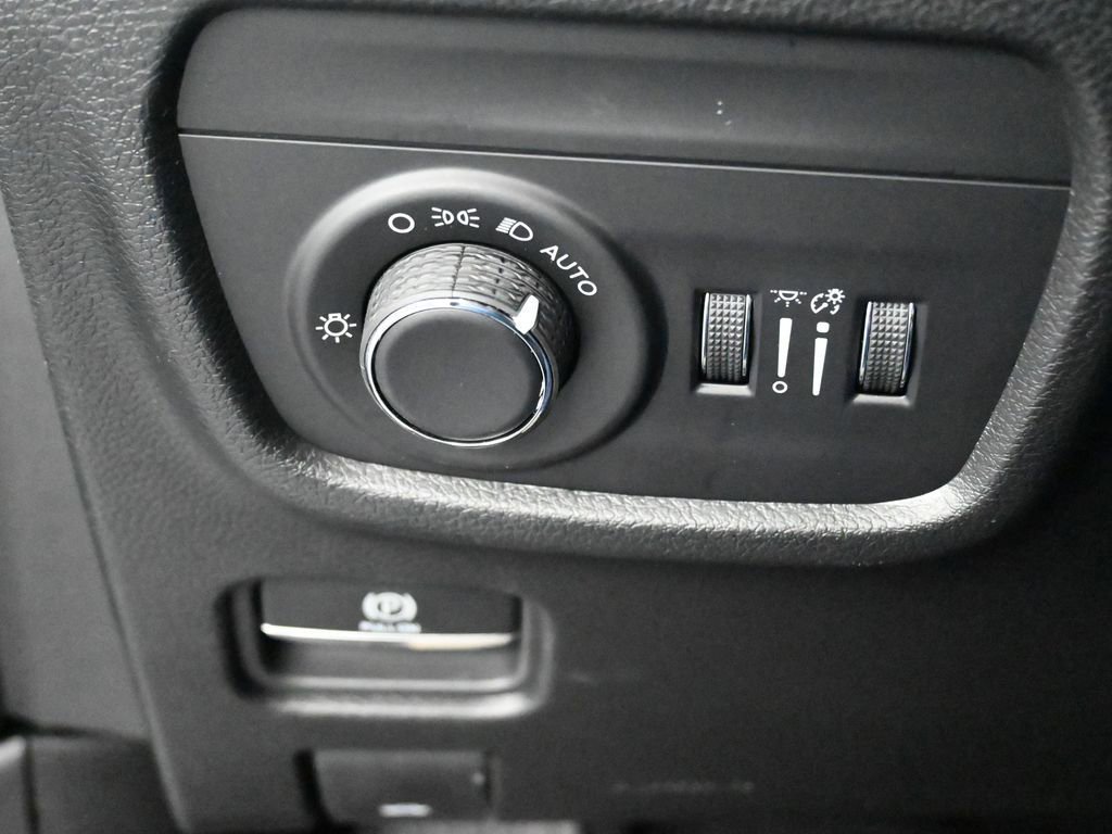 New 2025 Jeep Grand Cherokee Laredo X w/ Luxury Tech Group I image 24