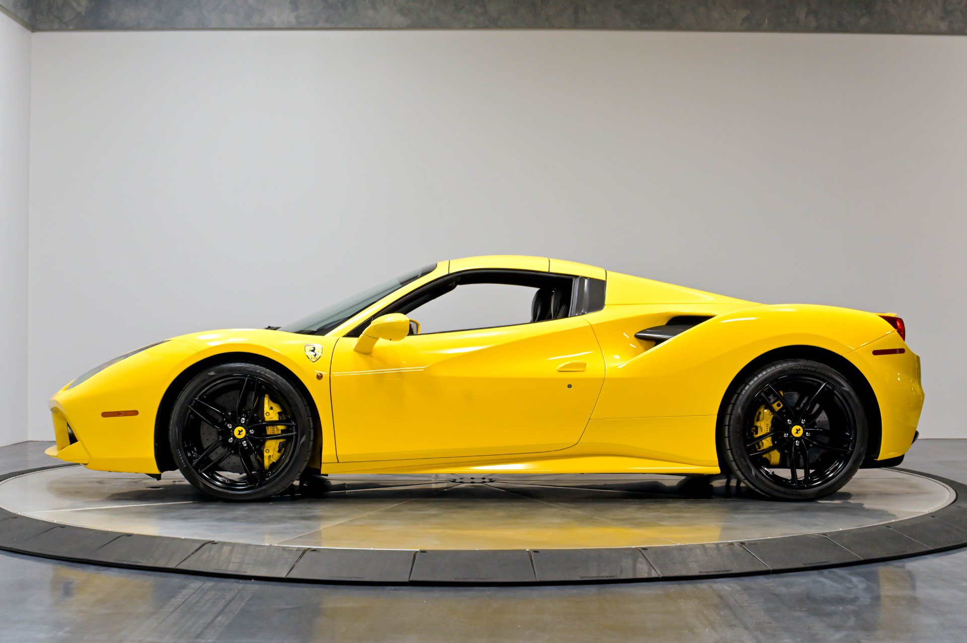 Used 2017 Ferrari 488 Spider RWD image 49