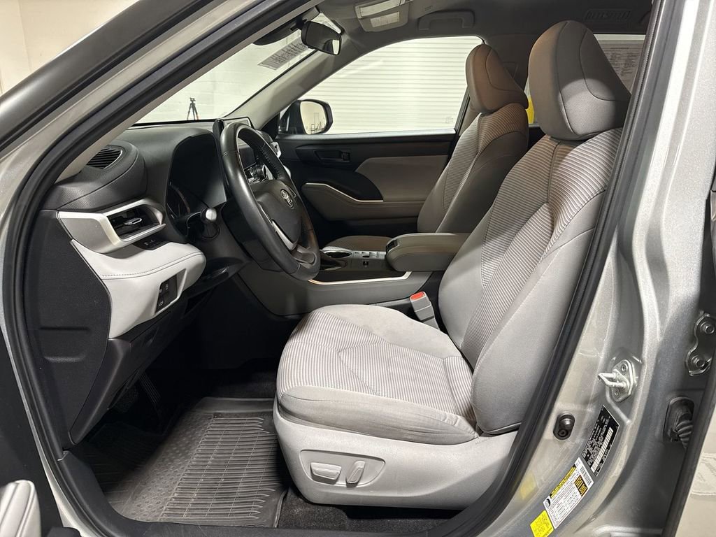 Used 2023 Toyota Highlander LE image 20