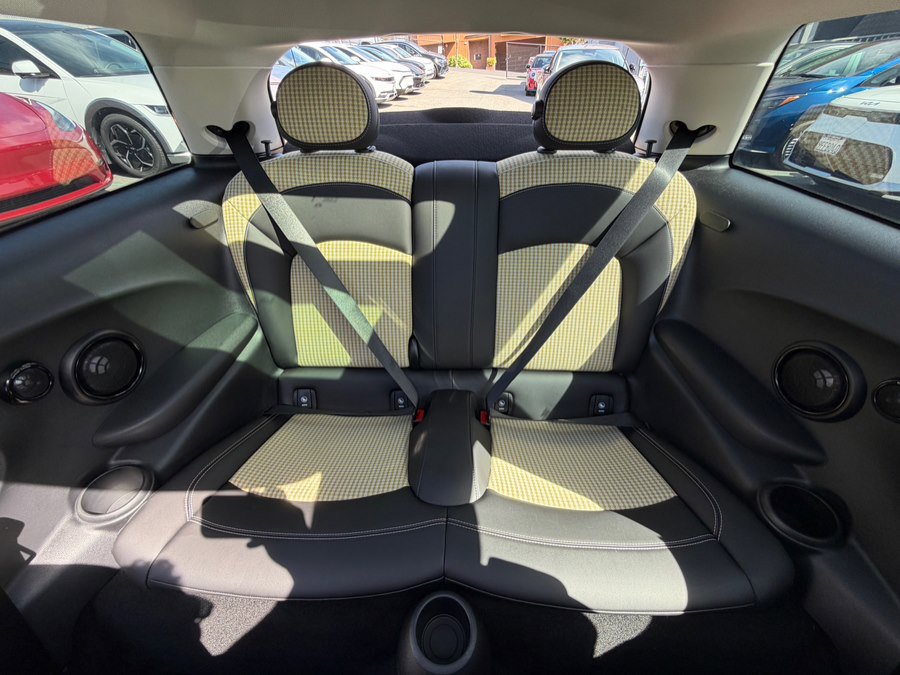 Used 2023 MINI Cooper SE image 39