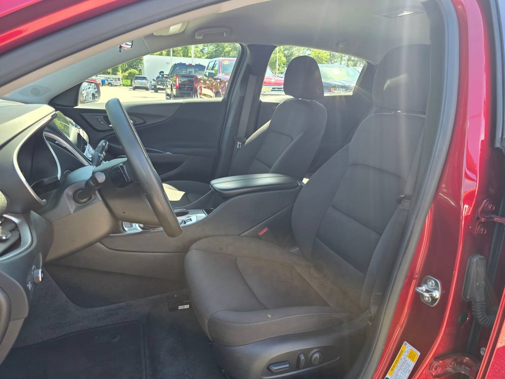 Certified 2025 Chevrolet Malibu LT FWD image 9