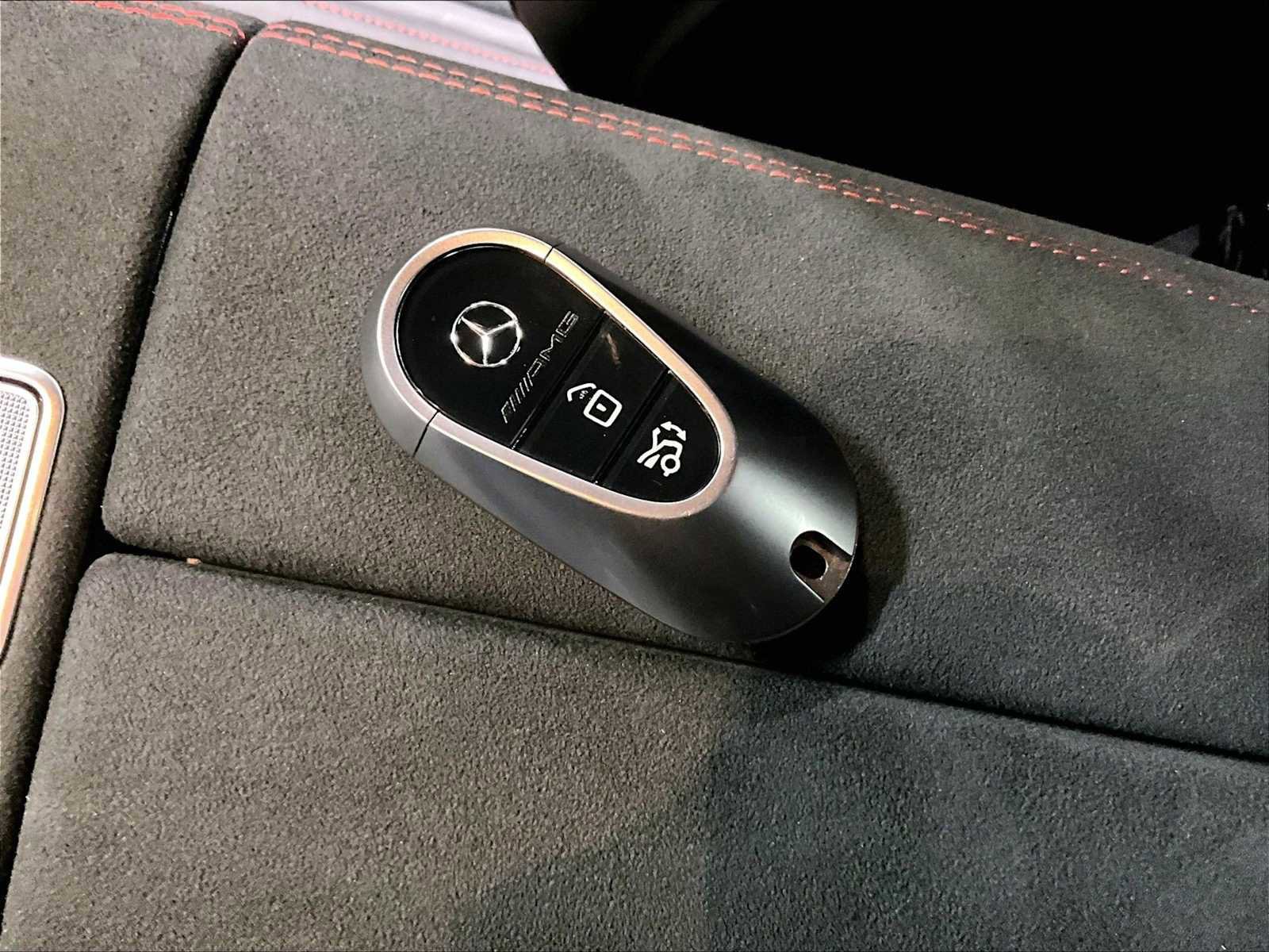 Used 2024 Mercedes-Benz SL 63 AMG 4MATIC image 38