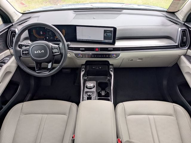 Certified 2025 Kia Sorento EX w/ EX Panoramic Sunroof Package FWD image 19