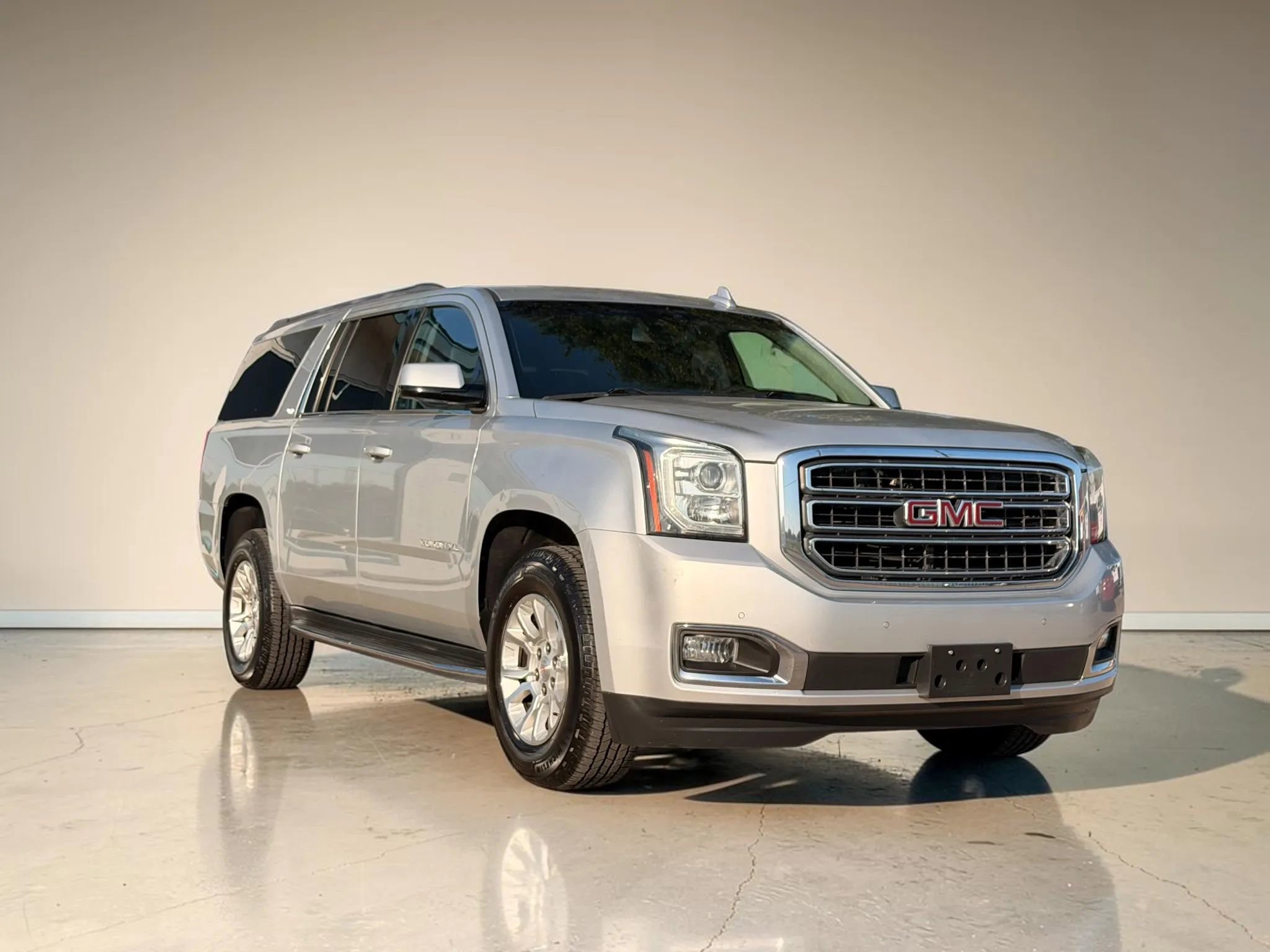 Used 2018 GMC Yukon XL SLT w/ Open Road Package RWD image 1