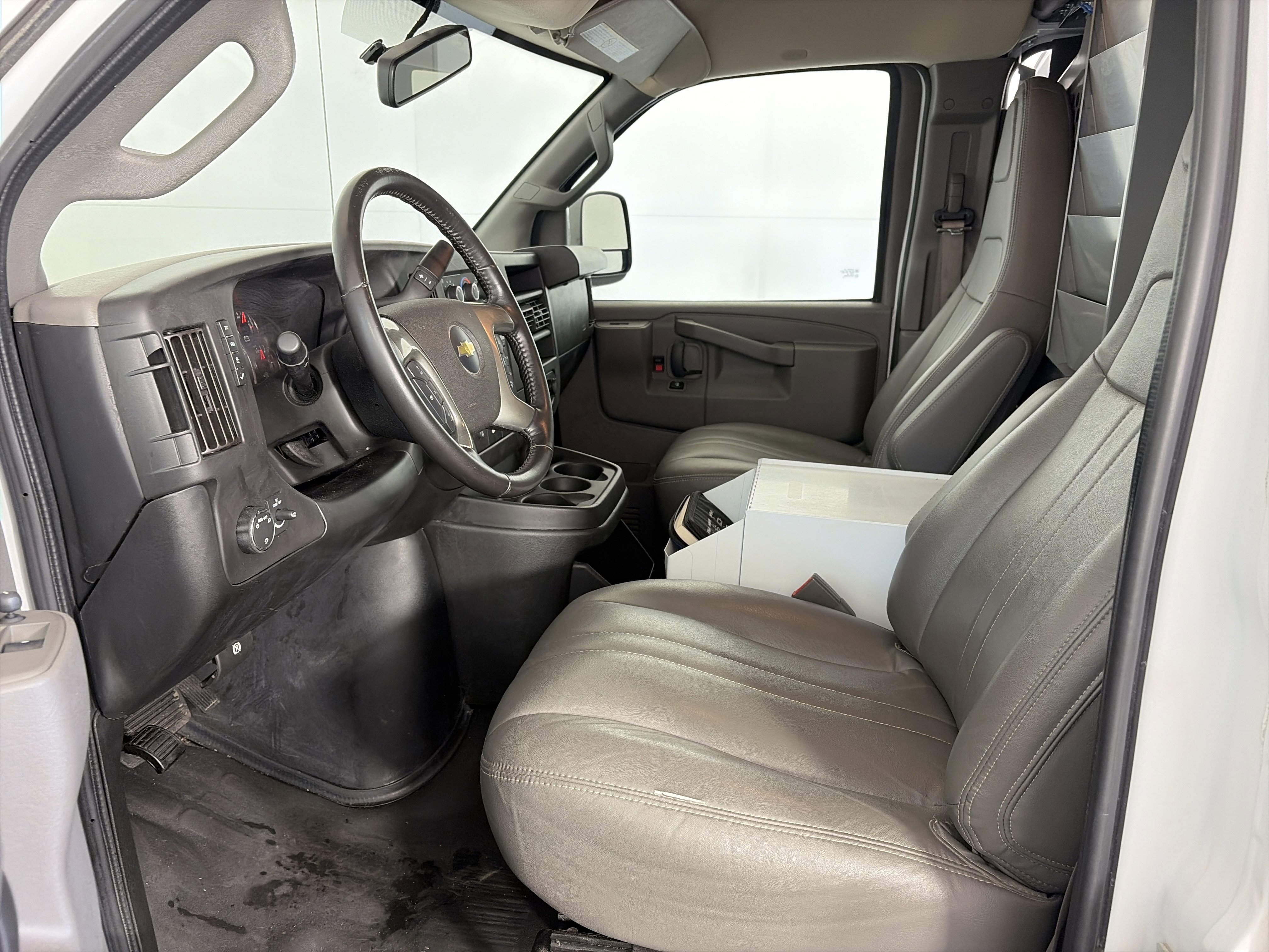 Used 2019 Chevrolet Express 3500 w/ Driver Convenience Package RWD image 6