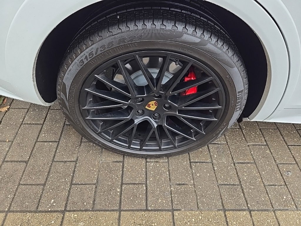 Used 2023 Porsche Cayenne GTS image 12
