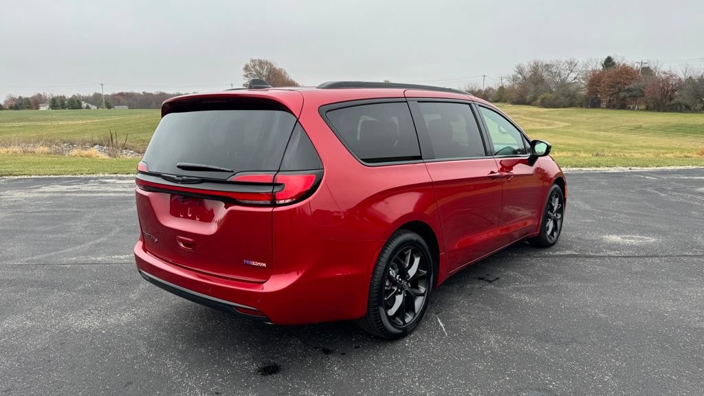 New 2026 Chrysler Pacifica Select w/ S Appearance Package FWD image 7