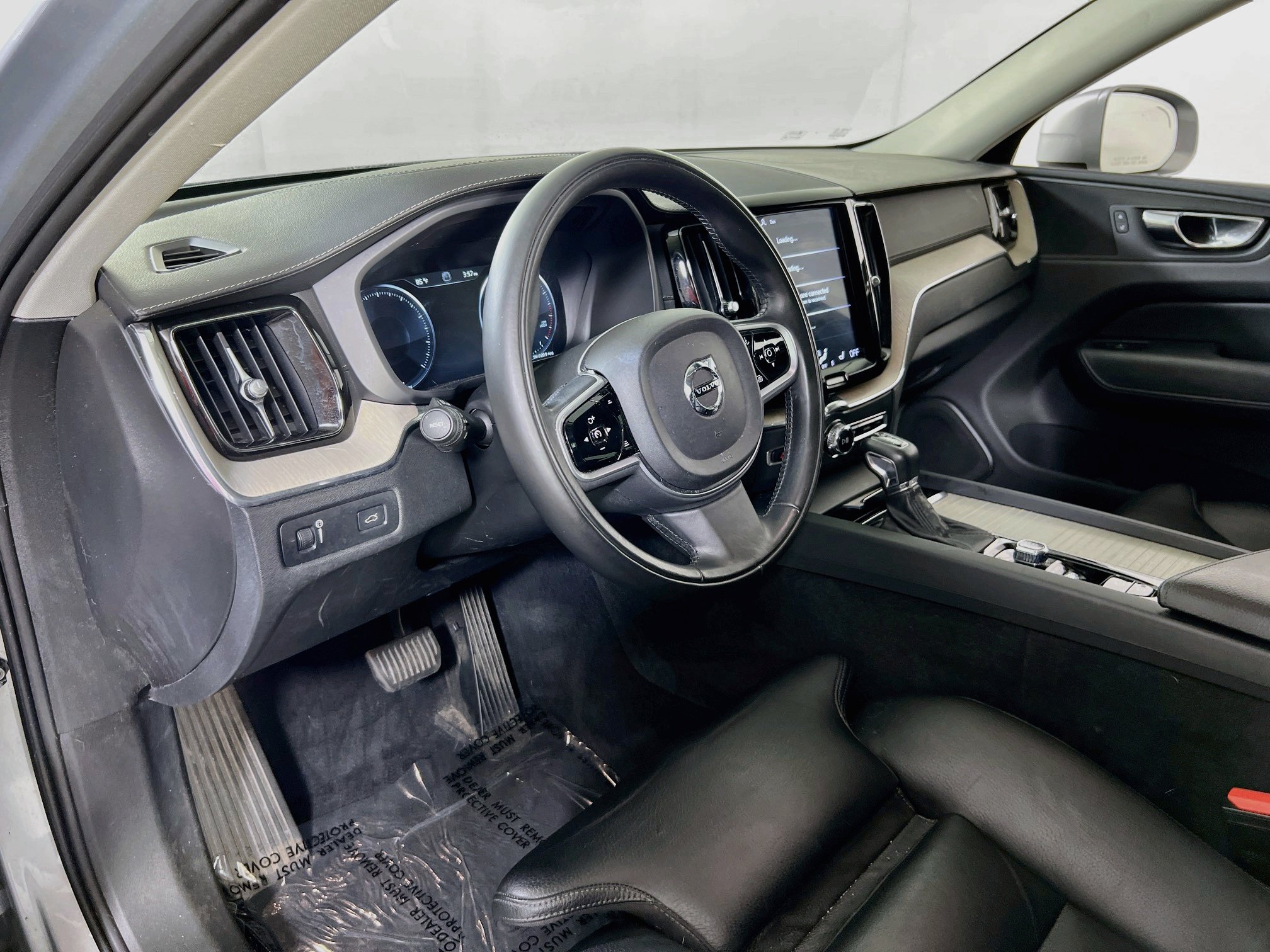 Used 2018 Volvo XC60 T5 Inscription w/ Convenience Package AWD/4WD image 9