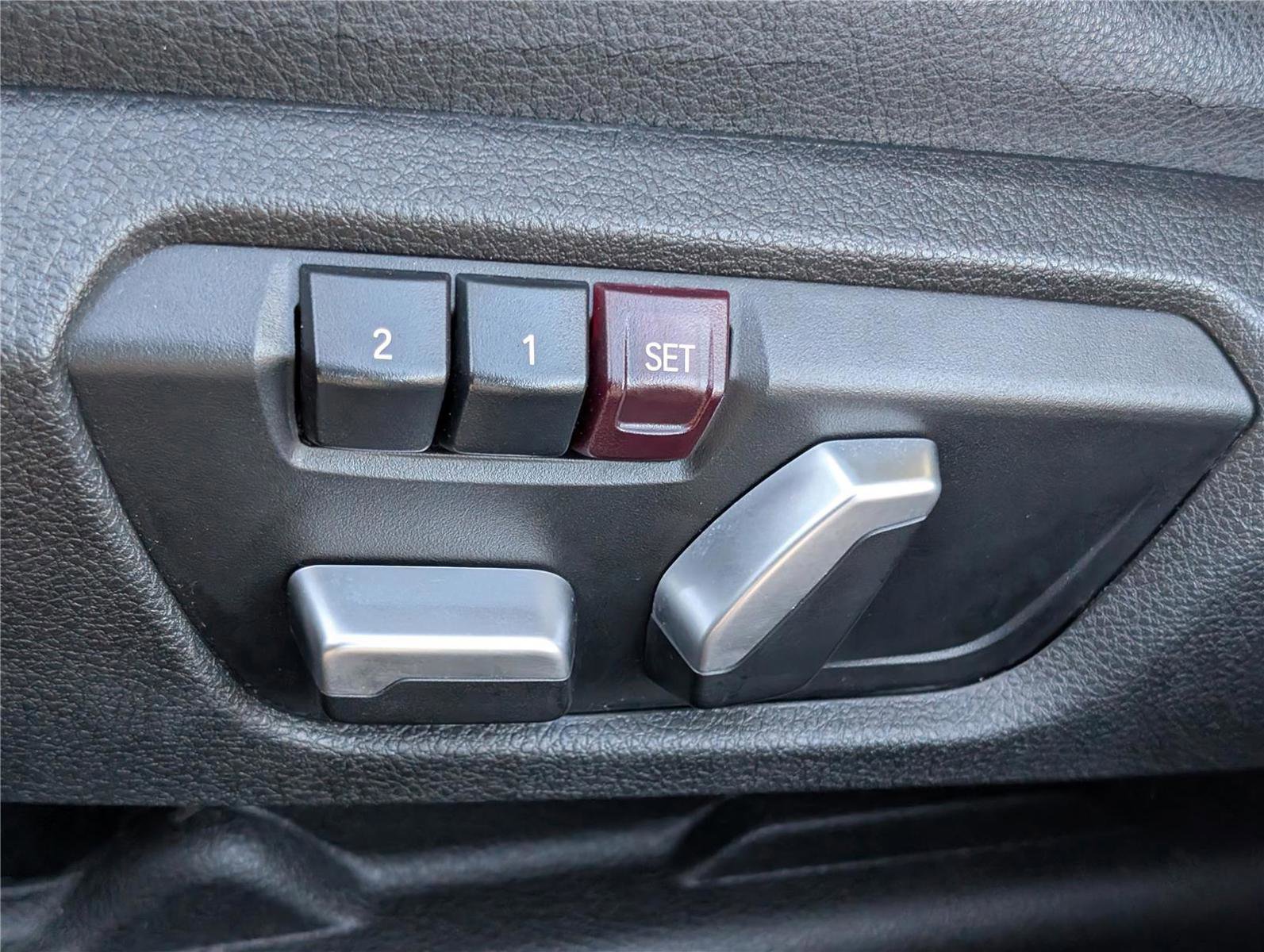 Used 2017 BMW 320i Sedan image 19