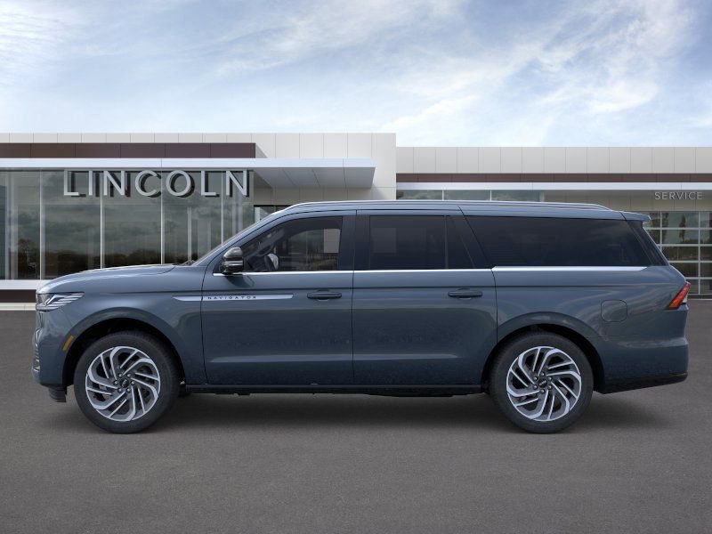 New 2026 Lincoln Navigator L Reserve AWD/4WD image 3