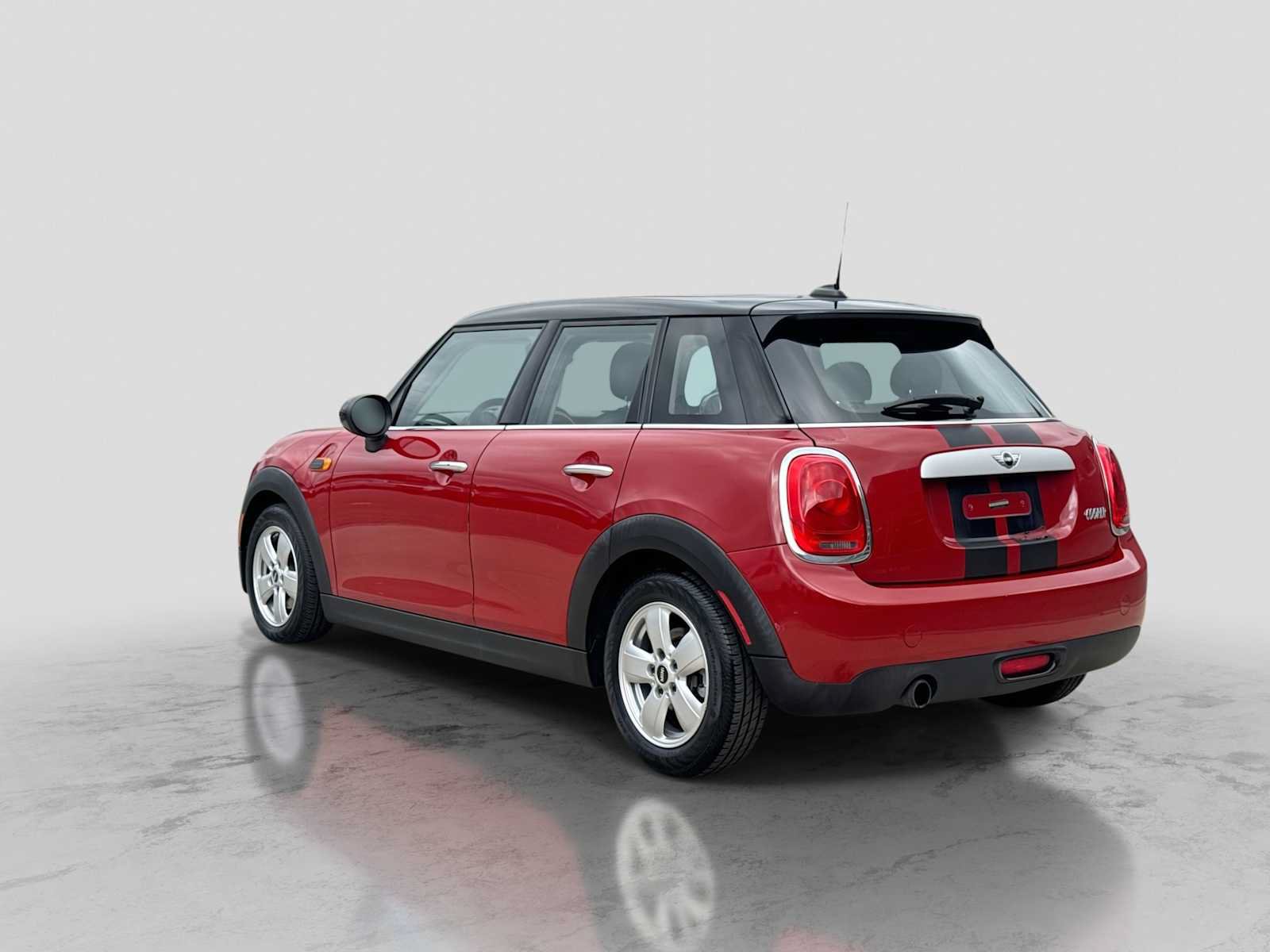 Used 2015 MINI Cooper 4-Door Hardtop FWD image 4