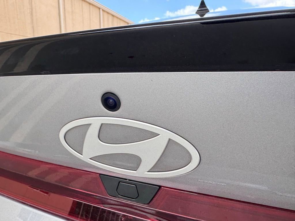 Used 2025 Hyundai Elantra Sport image 14