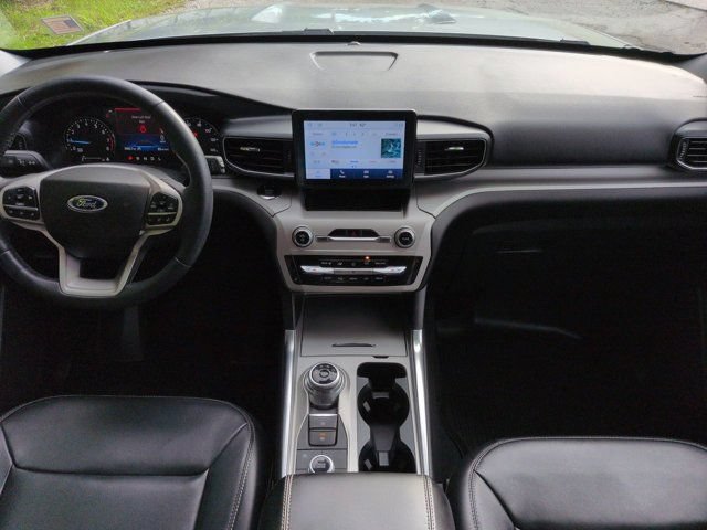 Used 2023 Ford Explorer XLT w/ Equipment Group 202A AWD/4WD image 14