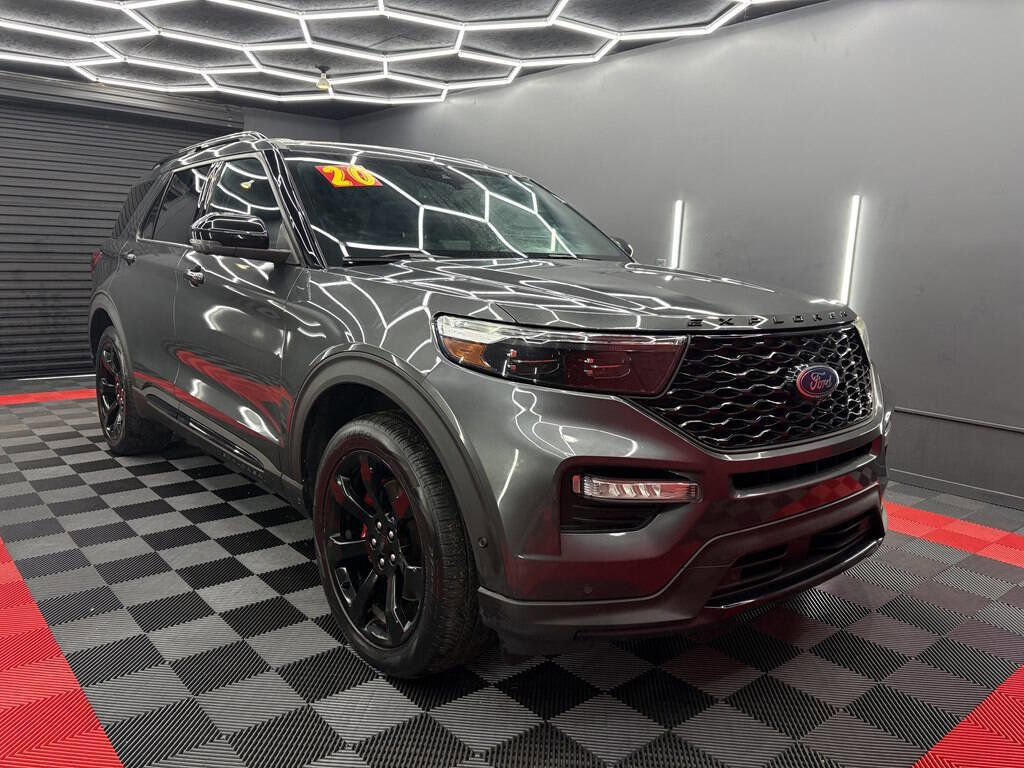Used 2020 Ford Explorer ST w/ ST Street Pack image 3