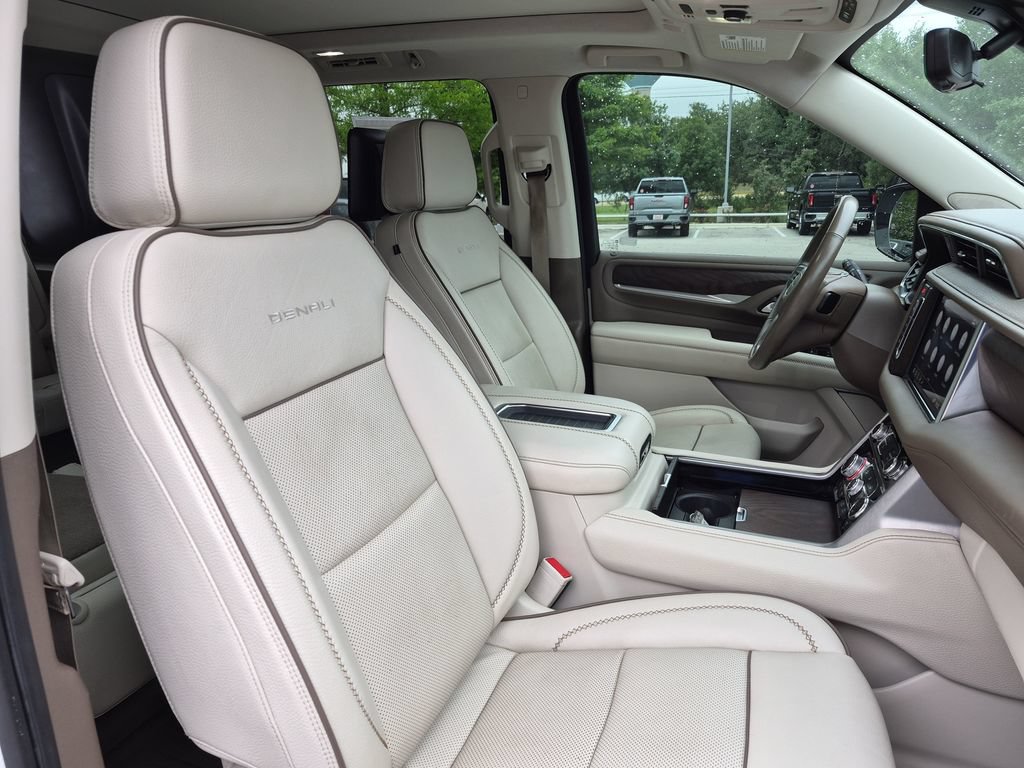 Used 2021 GMC Yukon XL Denali w/ Denali Premium Package AWD/4WD image 39