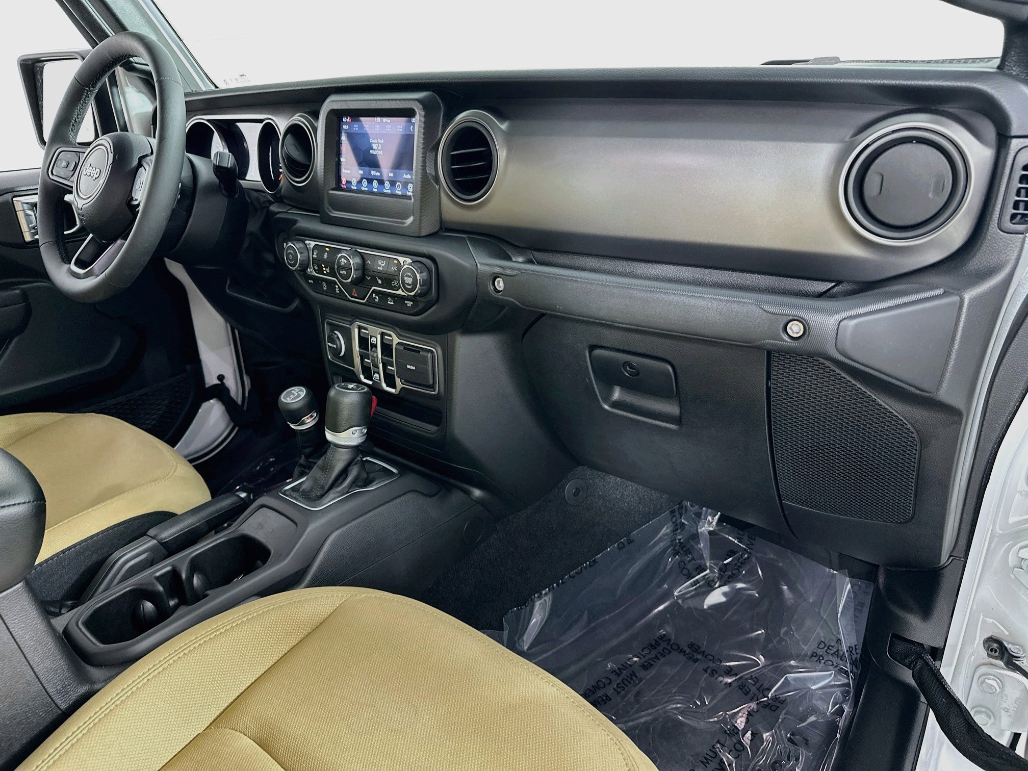 Used 2023 Jeep Gladiator Willys AWD/4WD image 27