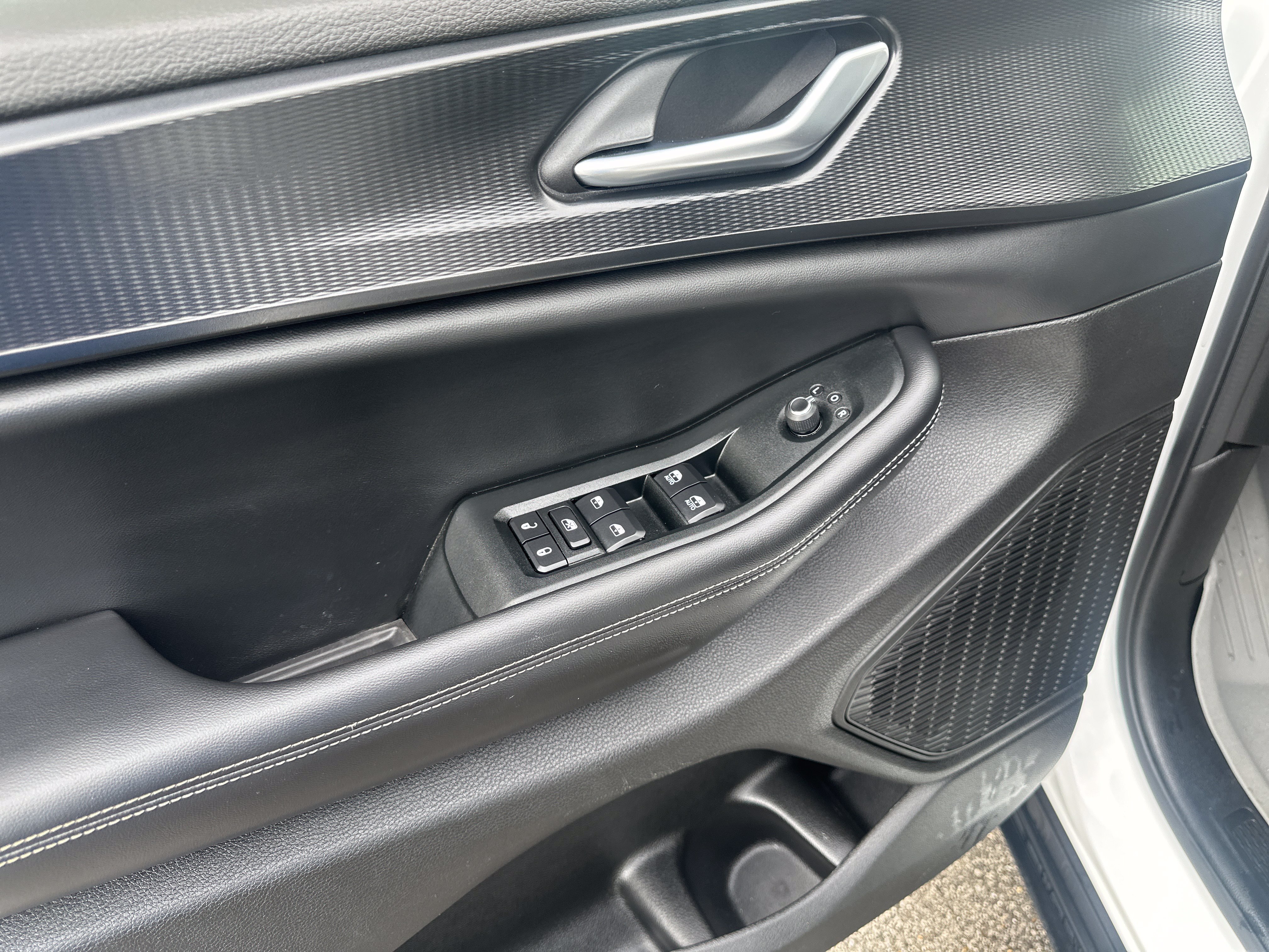 Used 2024 Jeep Grand Cherokee Altitude AWD/4WD image 13