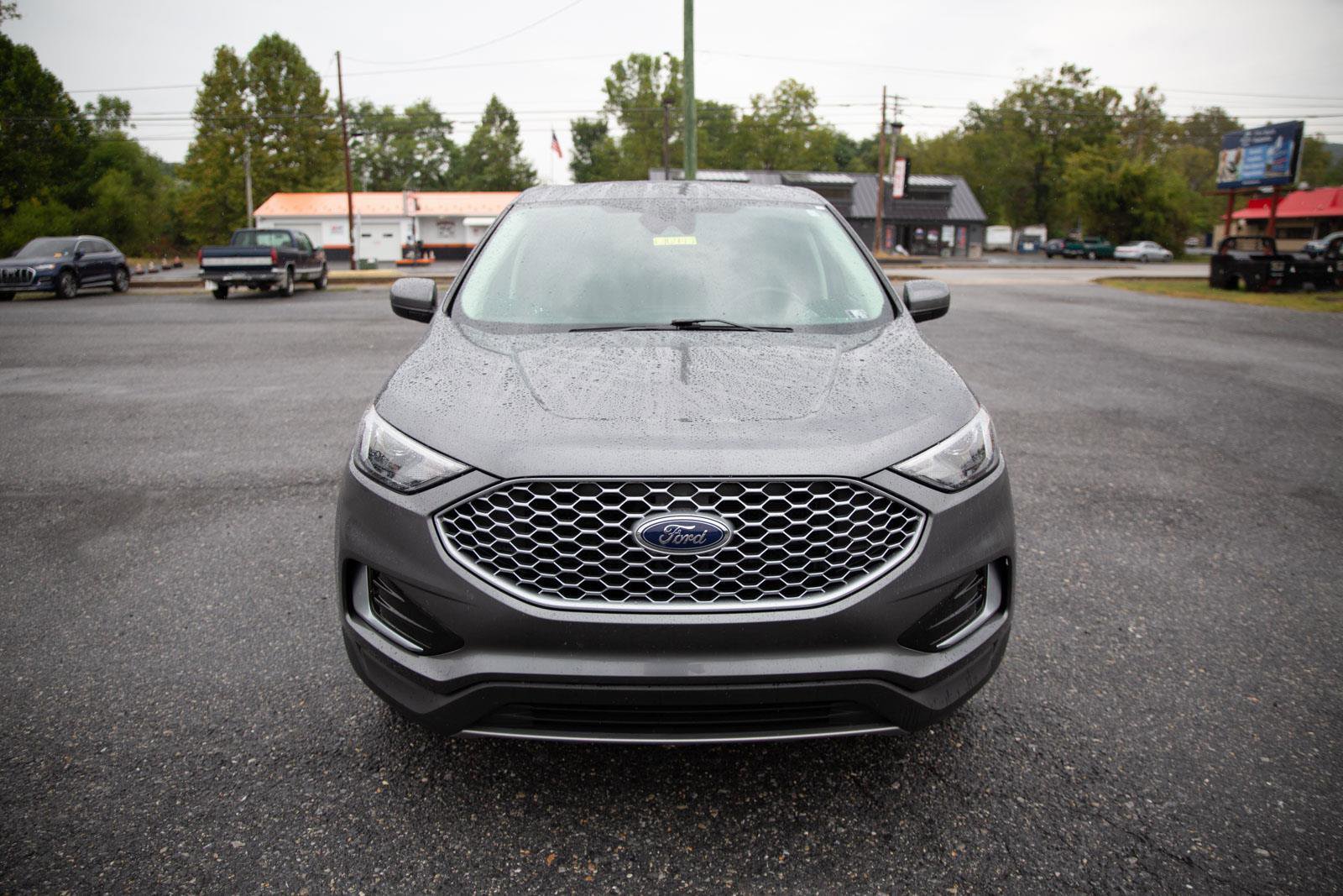Used 2024 Ford Edge SEL image 8