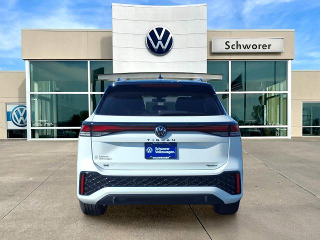 New 2026 Volkswagen Tiguan SE R-Line image 3
