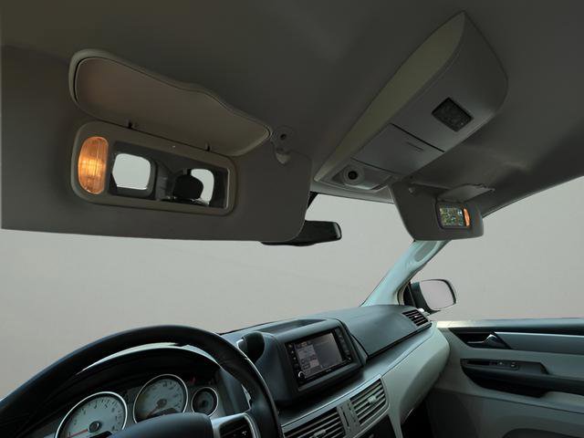 Used 2013 Volkswagen Routan SE image 25