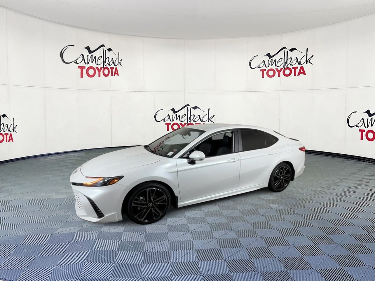 Used 2025 Toyota Camry XSE FWD image 7