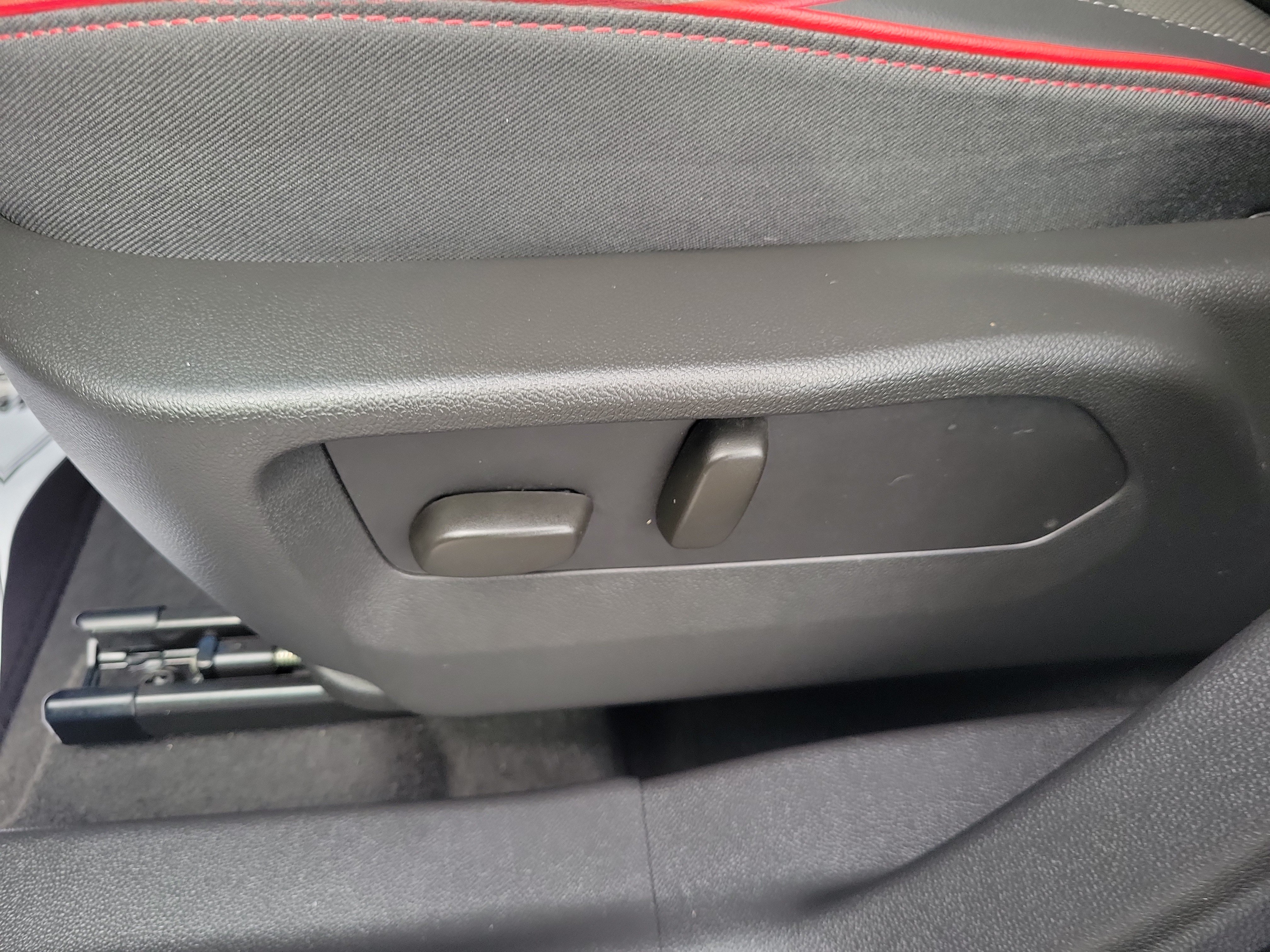 Used 2023 Buick Envision Essence w/ Sport Touring Package AWD/4WD image 17