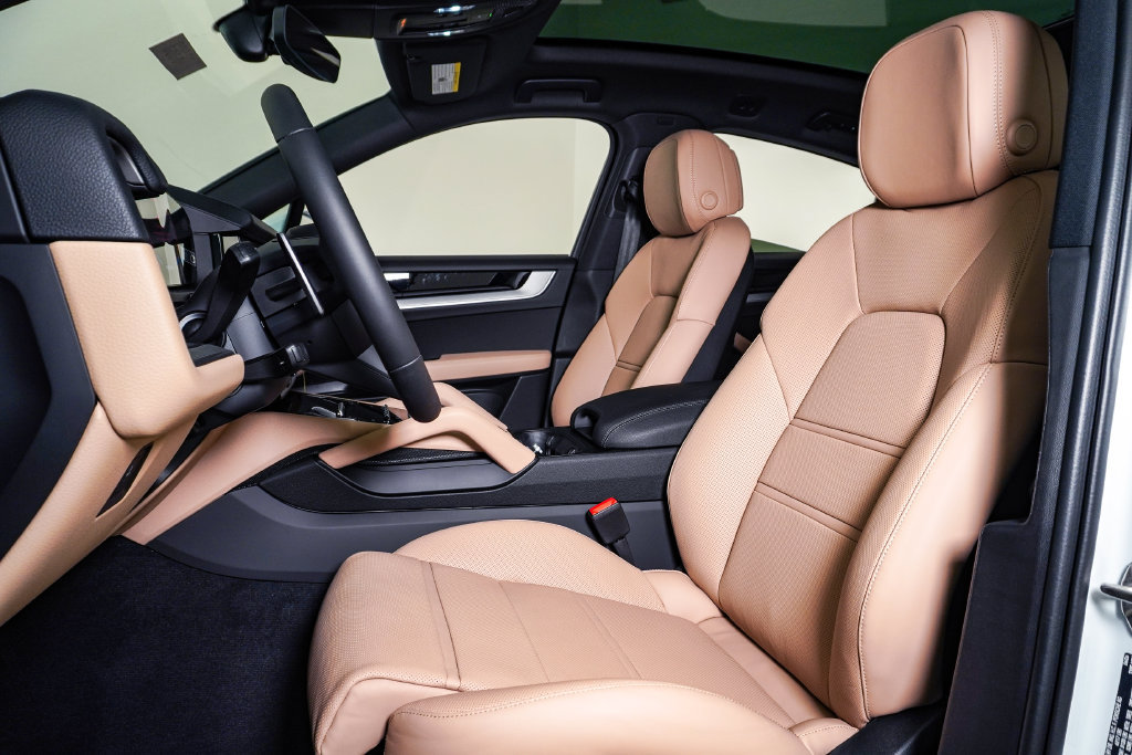 New 2026 Porsche Cayenne Coupe AWD/4WD image 5