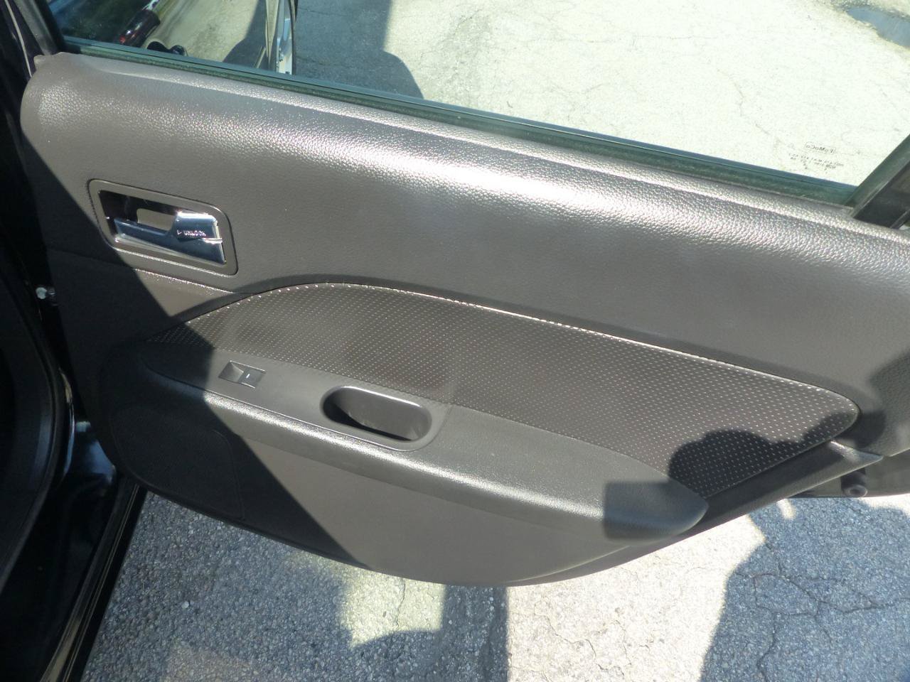 Used 2006 Ford Fusion SEL FWD image 14