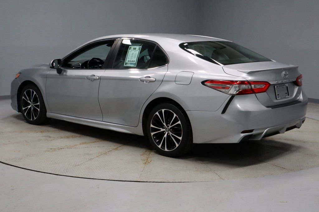 Used 2018 Toyota Camry SE image 9