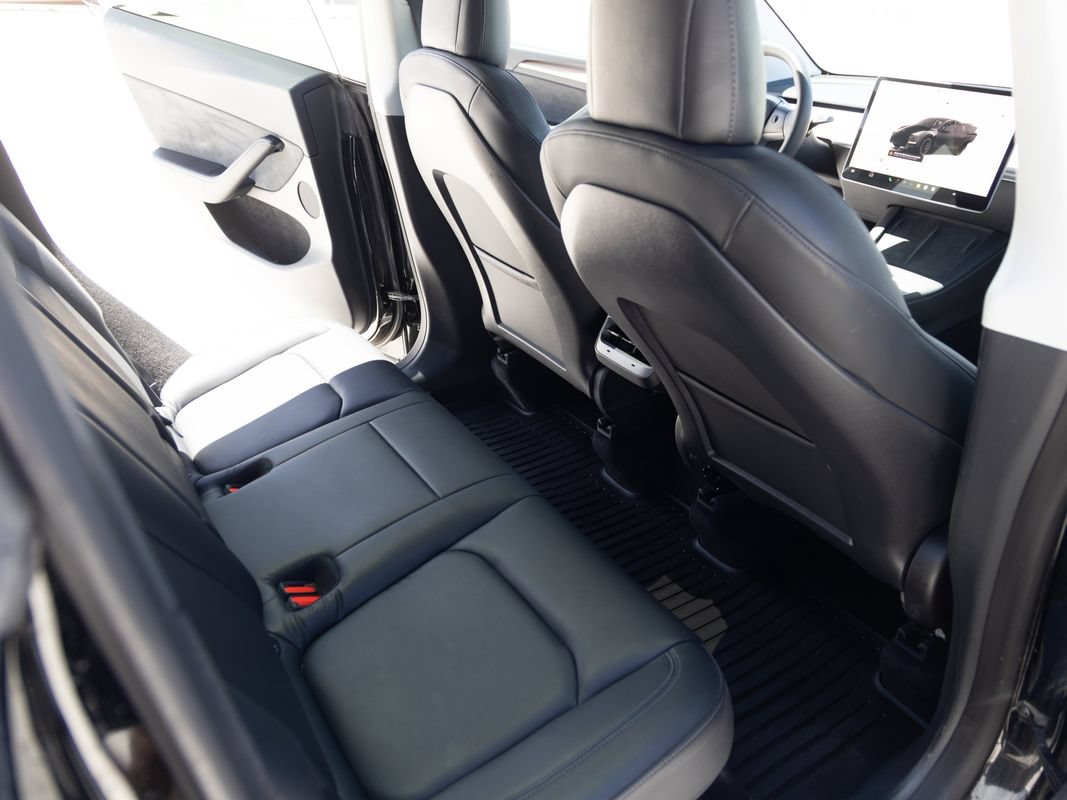 Used 2023 Tesla Model Y Performance AWD/4WD image 20