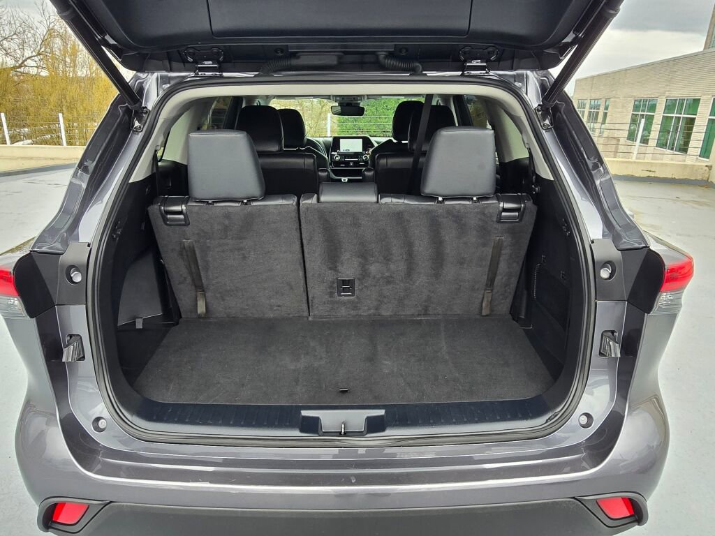 Used 2023 Toyota Highlander XLE FWD image 14