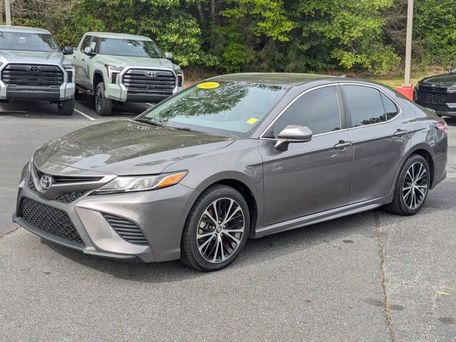 Used 2020 Toyota Camry SE image 3