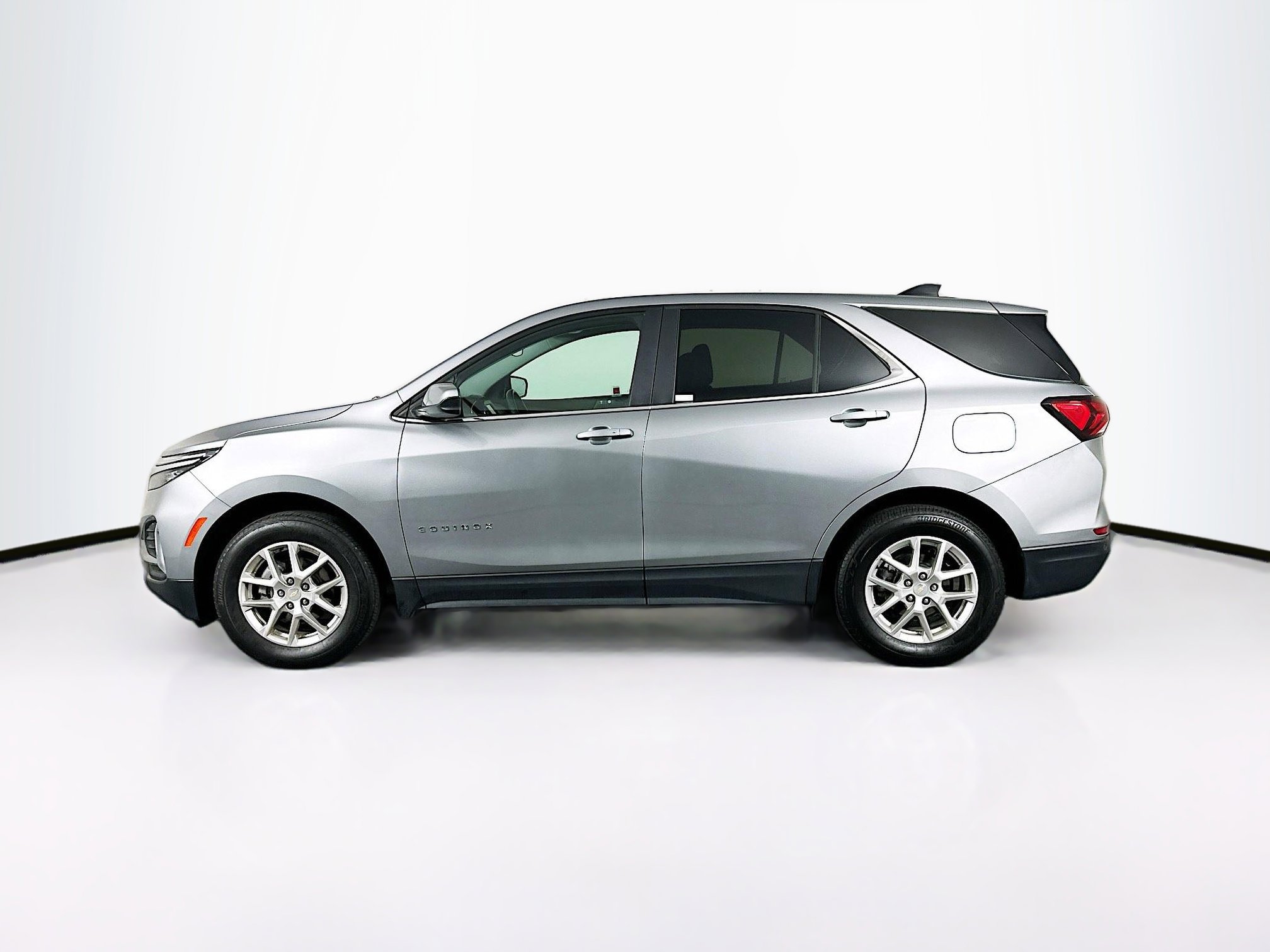 Used 2023 Chevrolet Equinox LT w/ Driver Convenience Package image 4