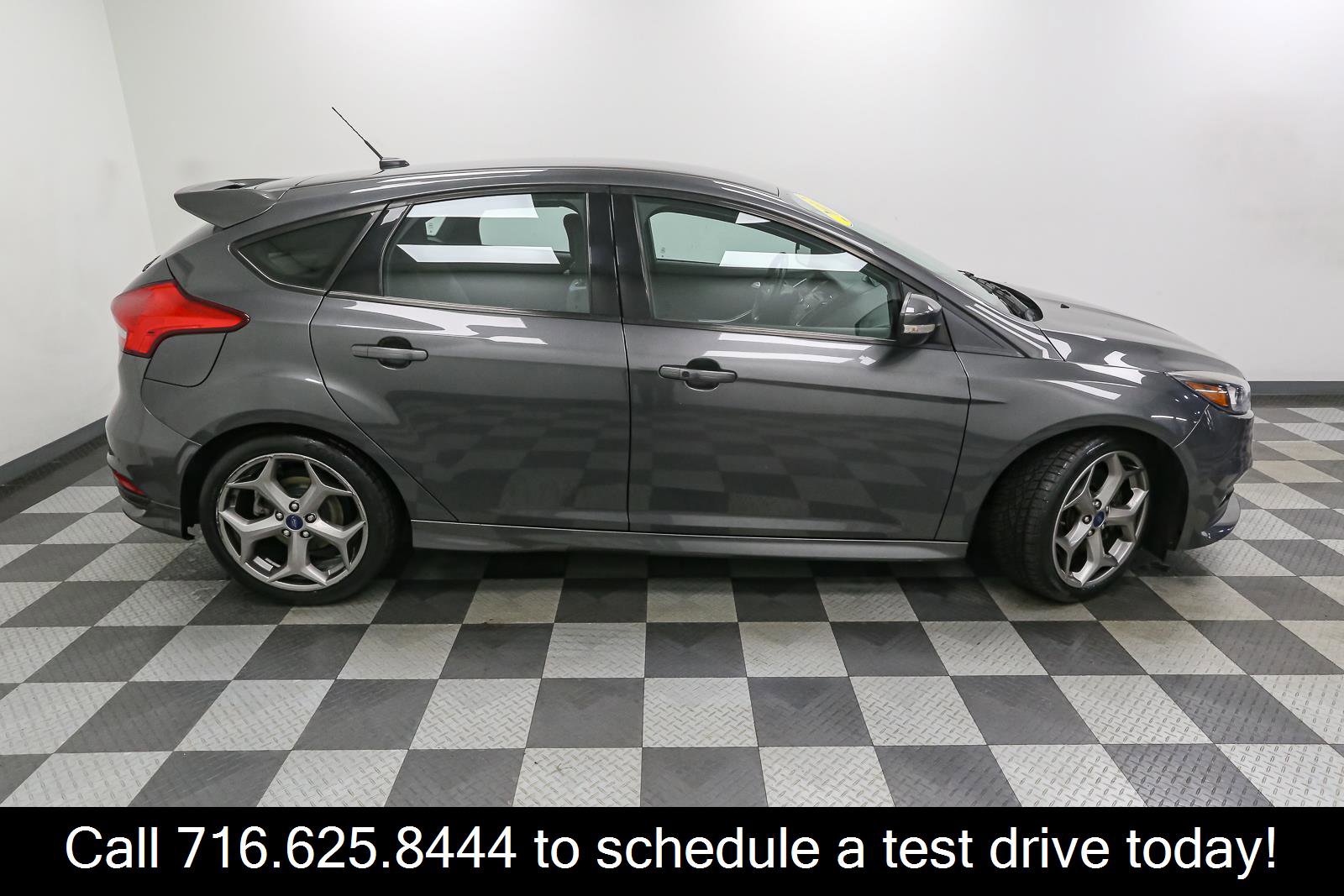 Used 2017 Ford Focus ST image 7