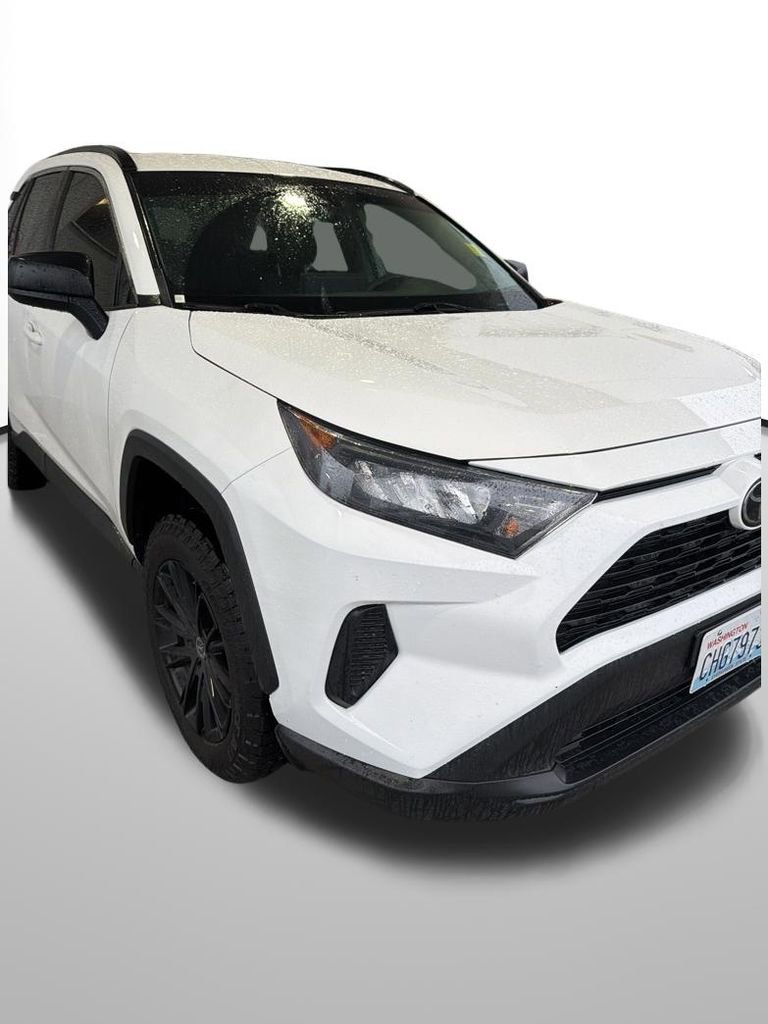 Used 2021 Toyota RAV4 LE image 13