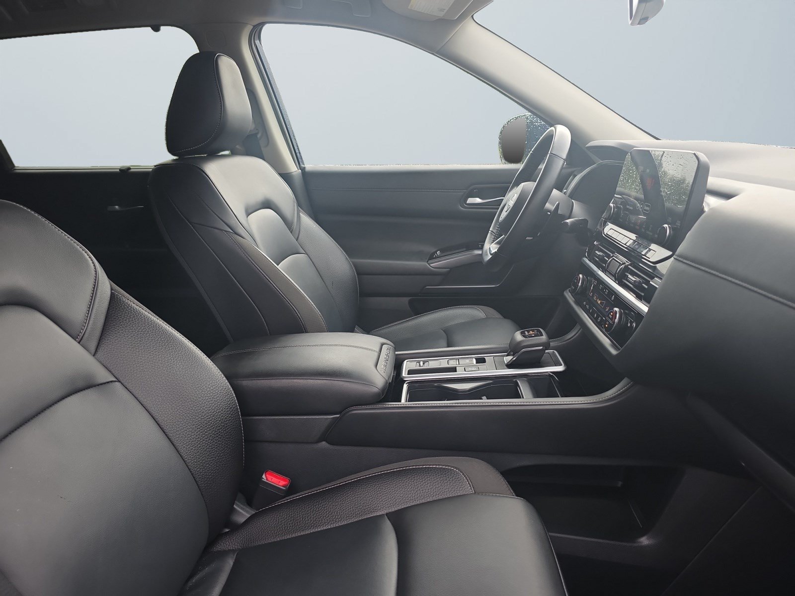 Used 2025 Nissan Pathfinder SL FWD image 18