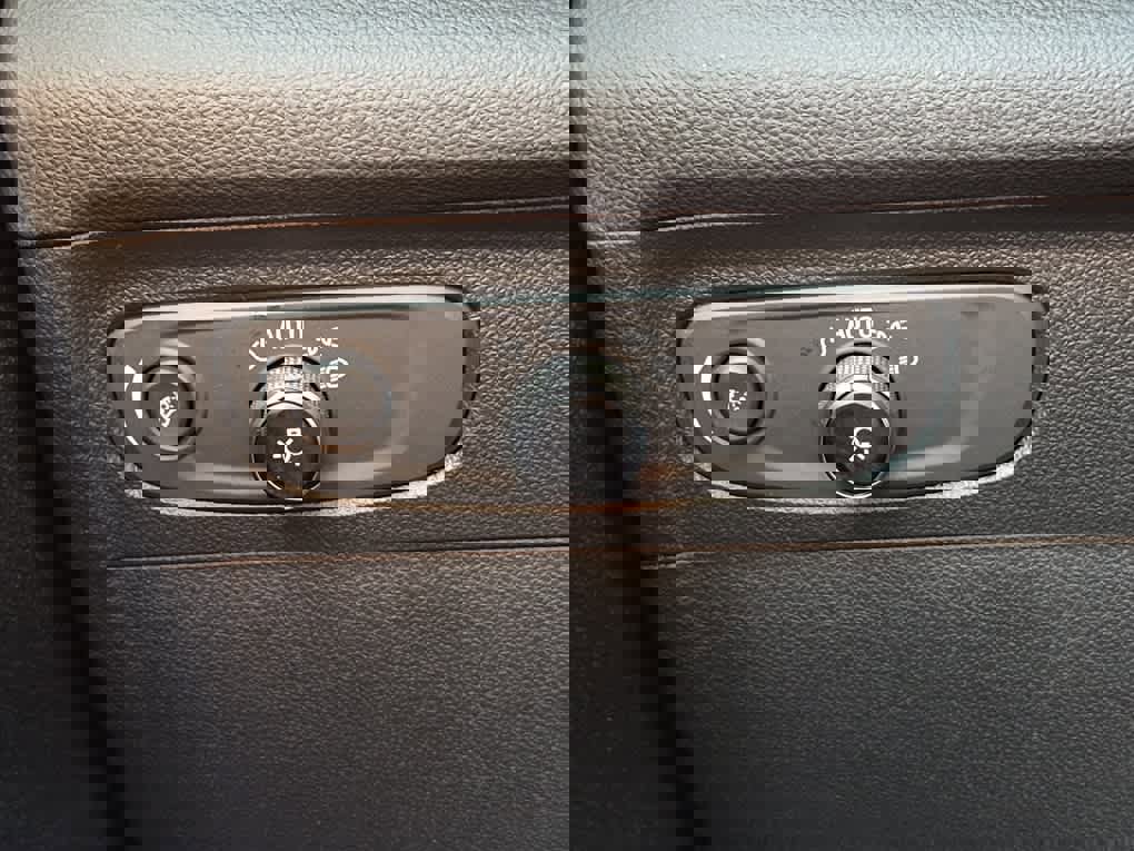 Used 2023 Buick Envision Preferred w/ Sport Touring Package image 17