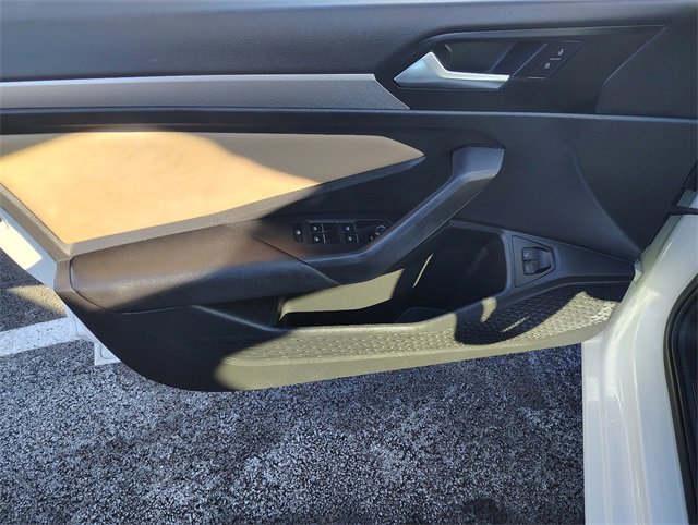 Used 2021 Volkswagen Jetta SE w/ SE Cold Weather Package image 12