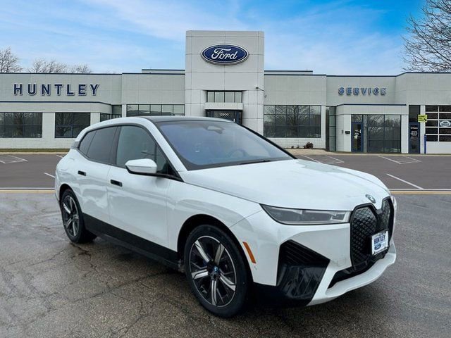 Used 2023 BMW iX xDrive50 w/ Premium Package image 3