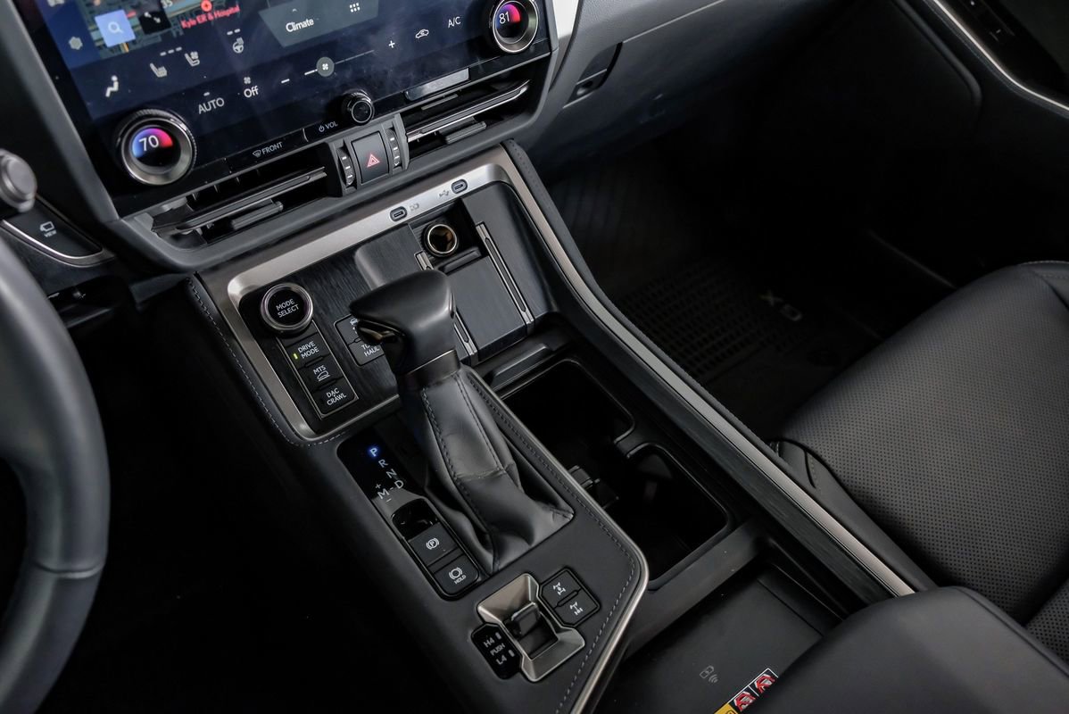 Used 2025 Lexus GX 550 image 24