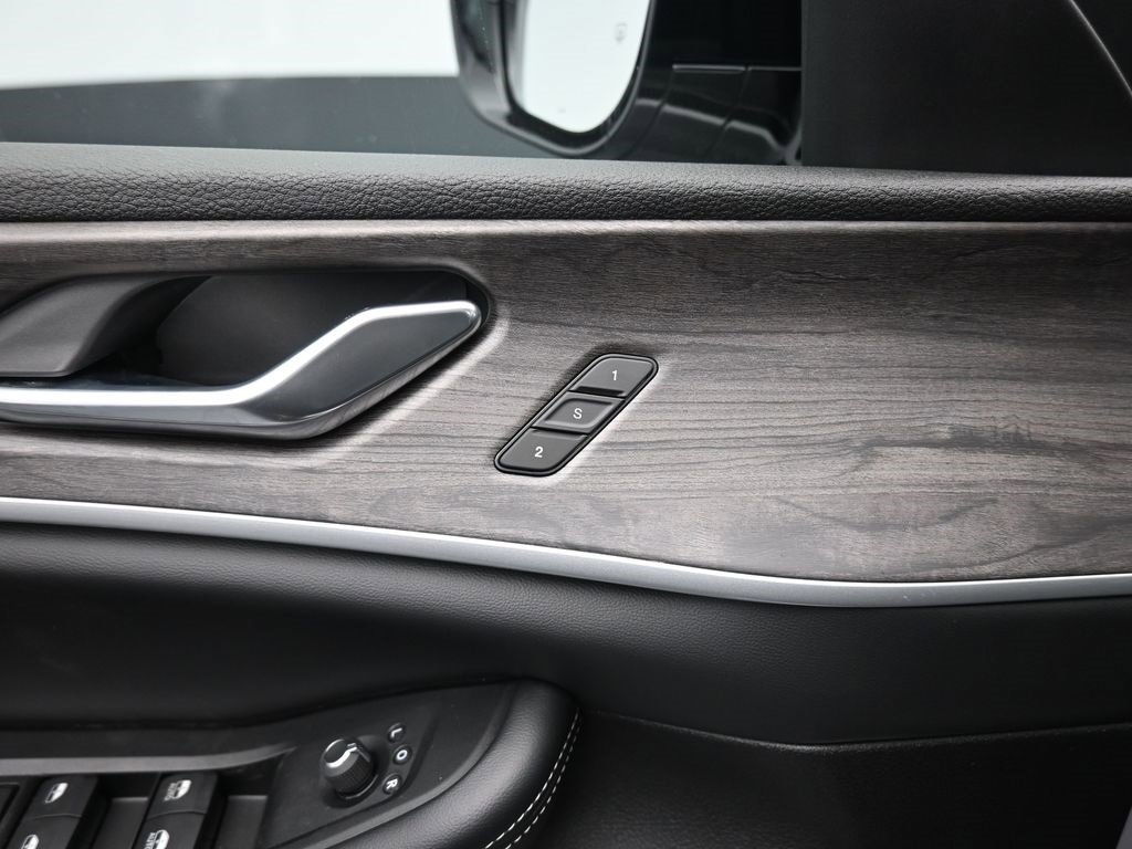 New 2024 Jeep Grand Cherokee Limited 4xe image 11