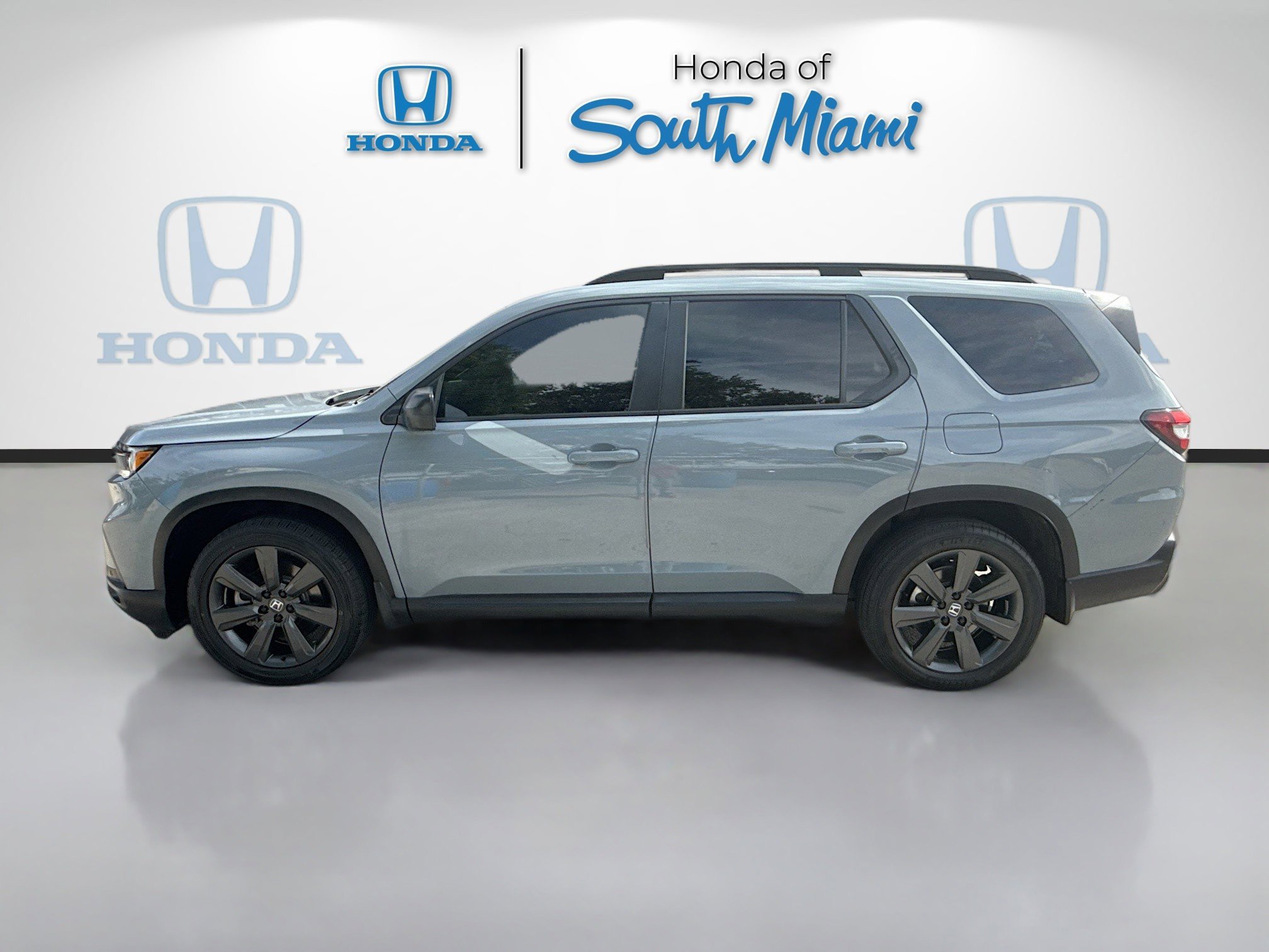 Used 2023 Honda Pilot Sport image 4